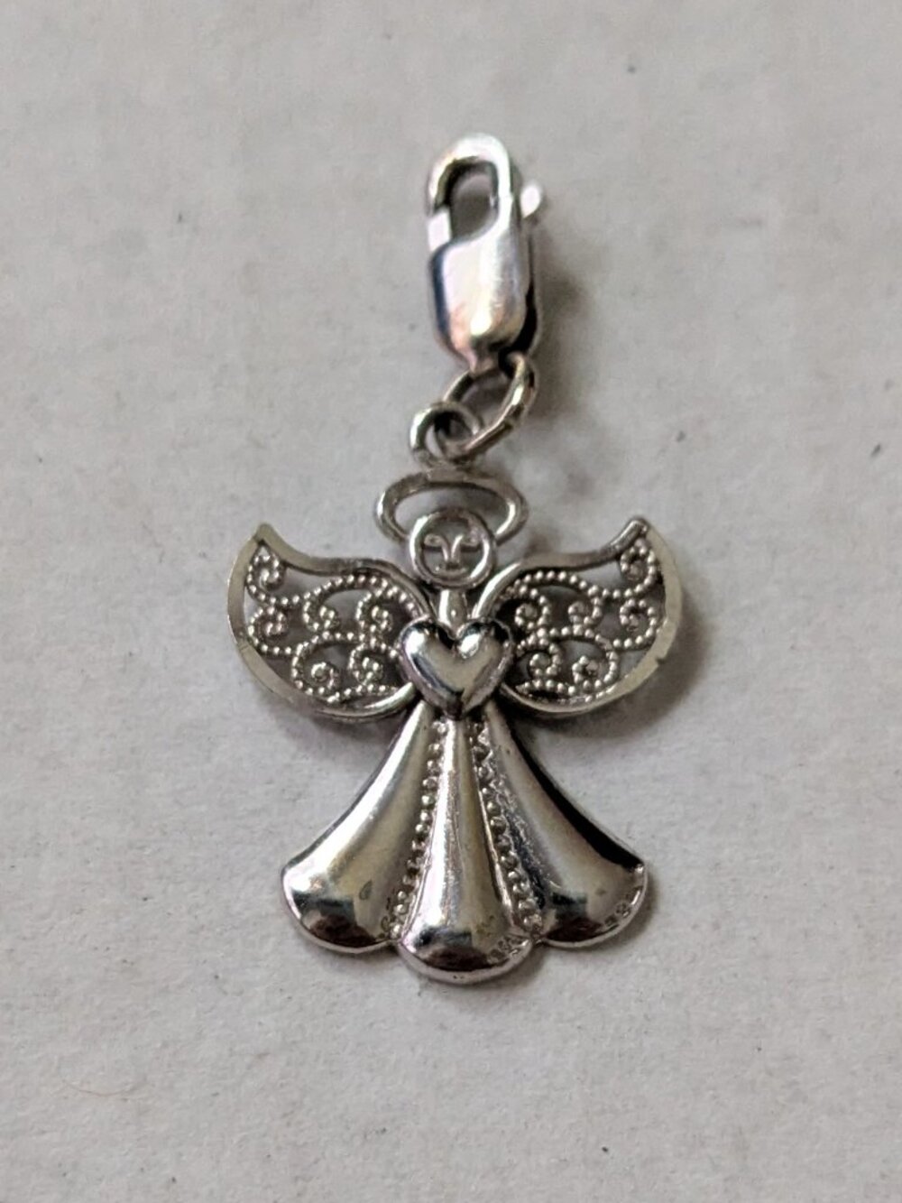 14KT White Gold 585 Filigree Angel With Heart Lobster Clasp Charm Pendant 1.1g